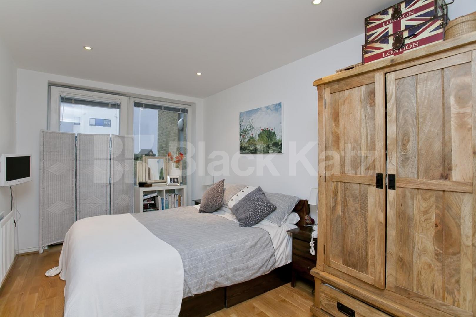 			LET , 2 Bedroom, 1 bath, 1 reception Apartment			 Viridian Apartments, Battersea Park Road, Battersea